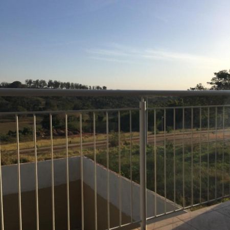 Quarto casal- Ipê Brotas Exterior foto